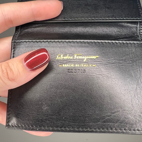 Salvatore Ferragamo  black leather wallet, made in Italy. Unisex. - Picture 8 of 8